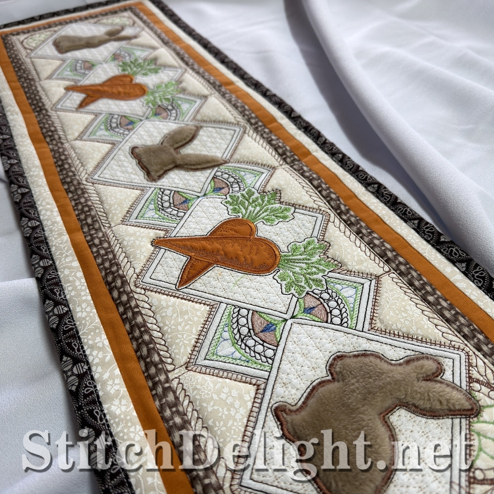 SDS3421 Bunny Table Runner