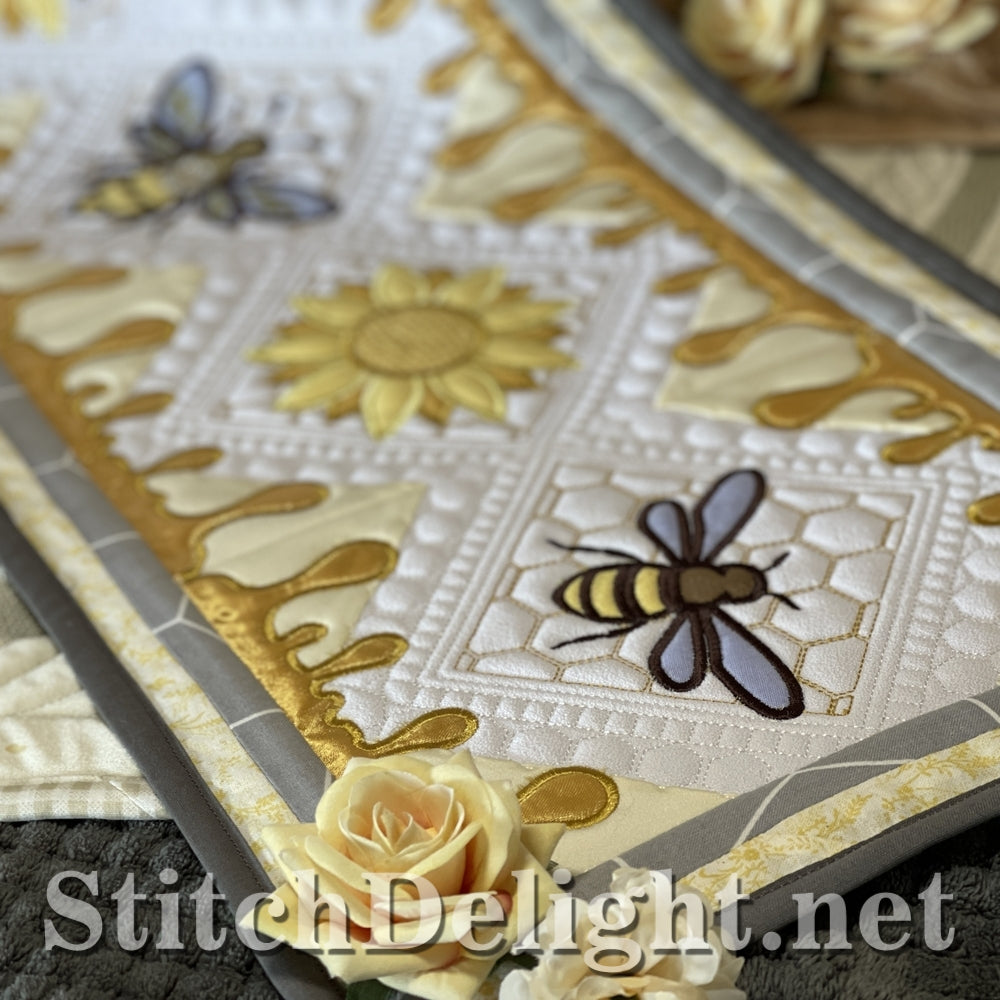 SDS3353 Busy Bees
