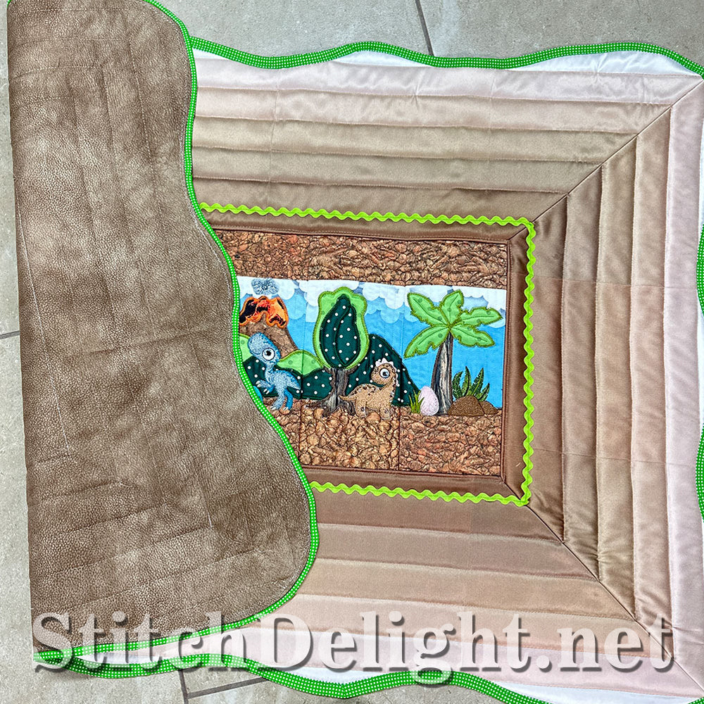 SDS4232 Jurassic Fun Quilt