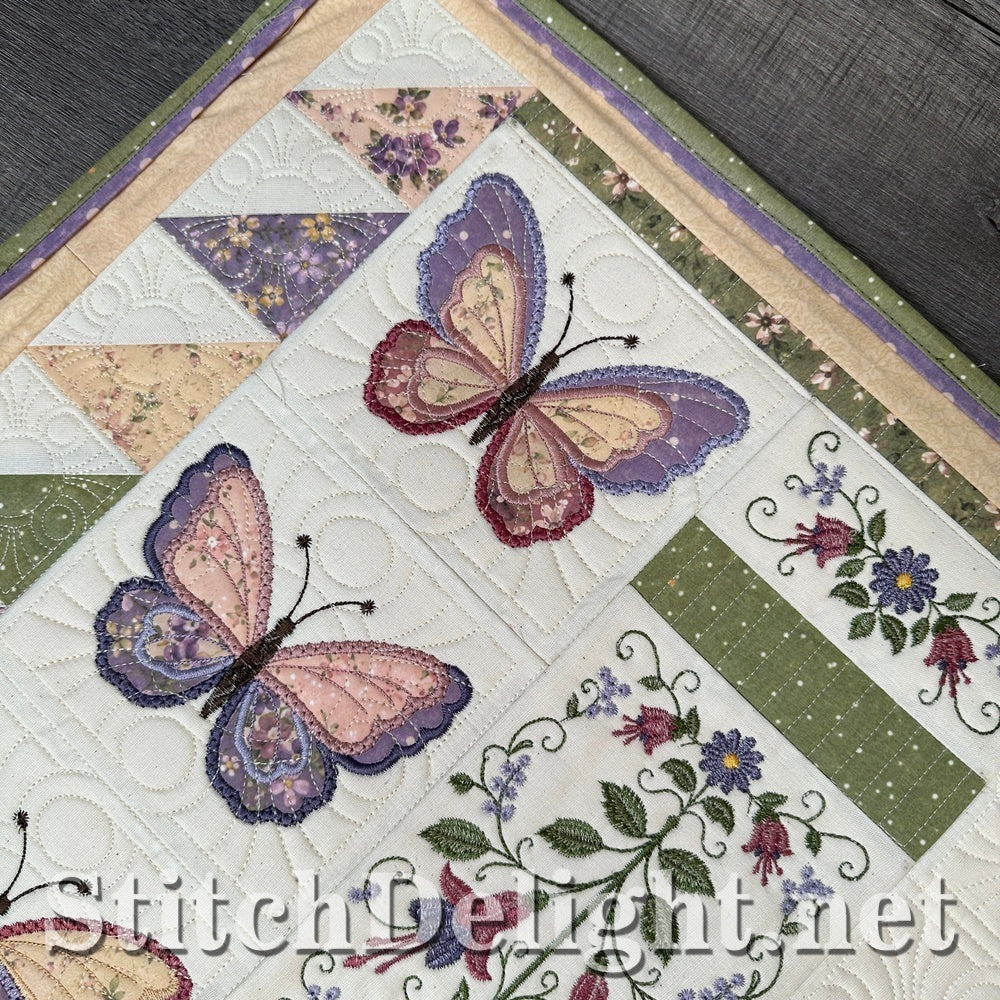 SDS4853 Spring Time Dancing Lilies Wallhanging
