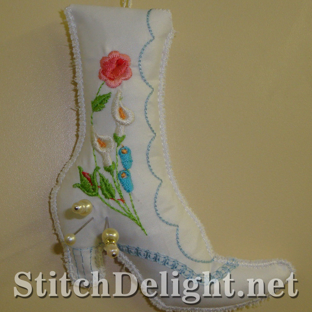 SD0873 Victorian Shoe pincushion