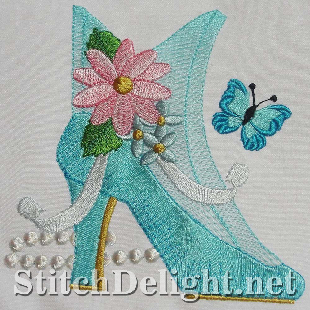 This gorgeous single design for the 4x4 hoop elegant boots. Stitch onto vanity bags or make a stunning quilt