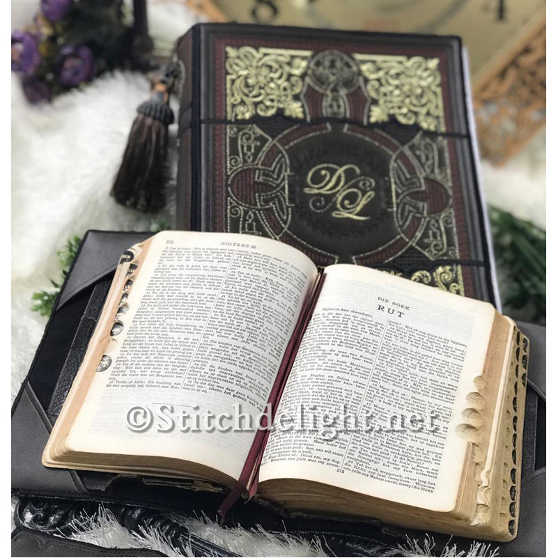 HOE0007 Vintage Book Covers