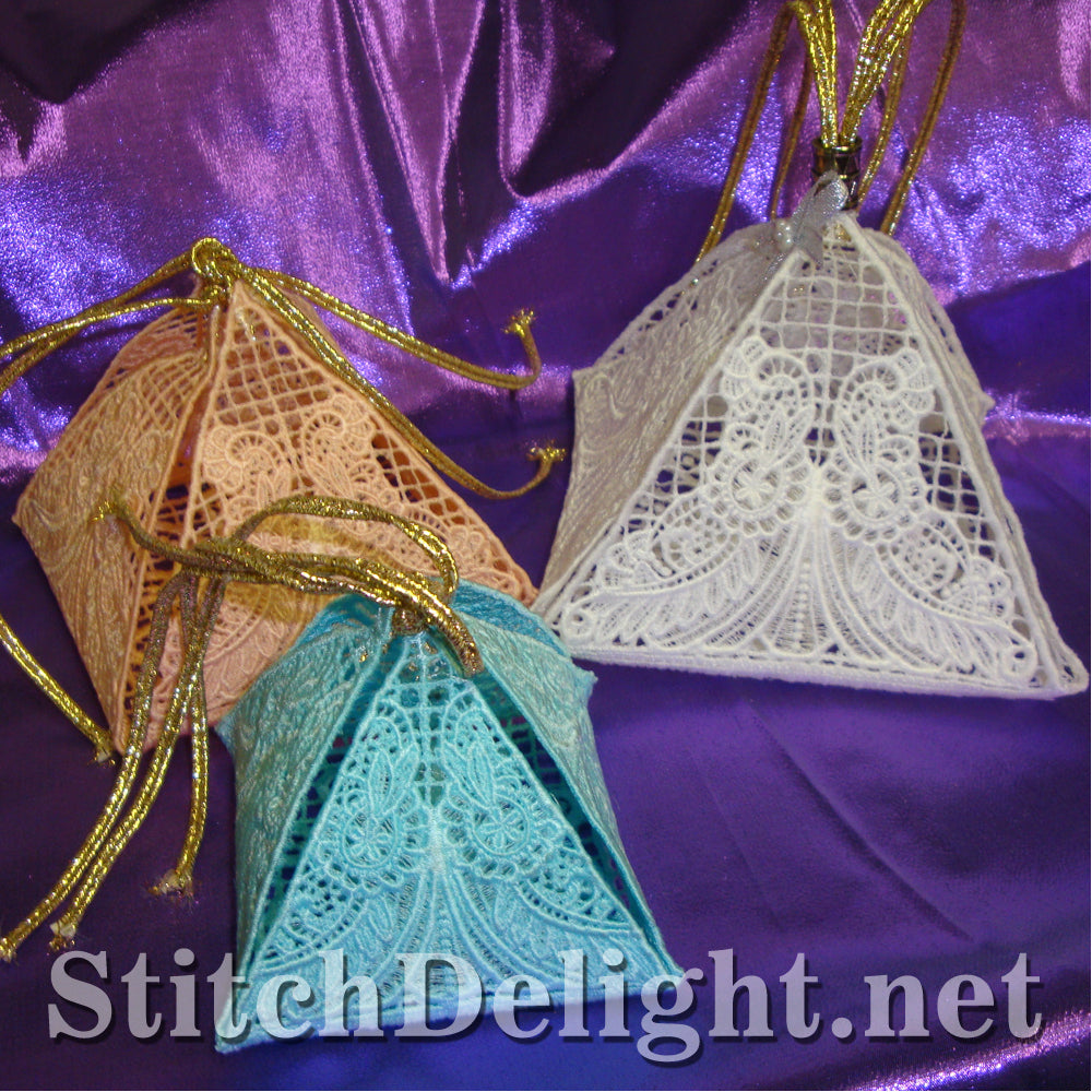SD1168 Lacy Pyramid Box