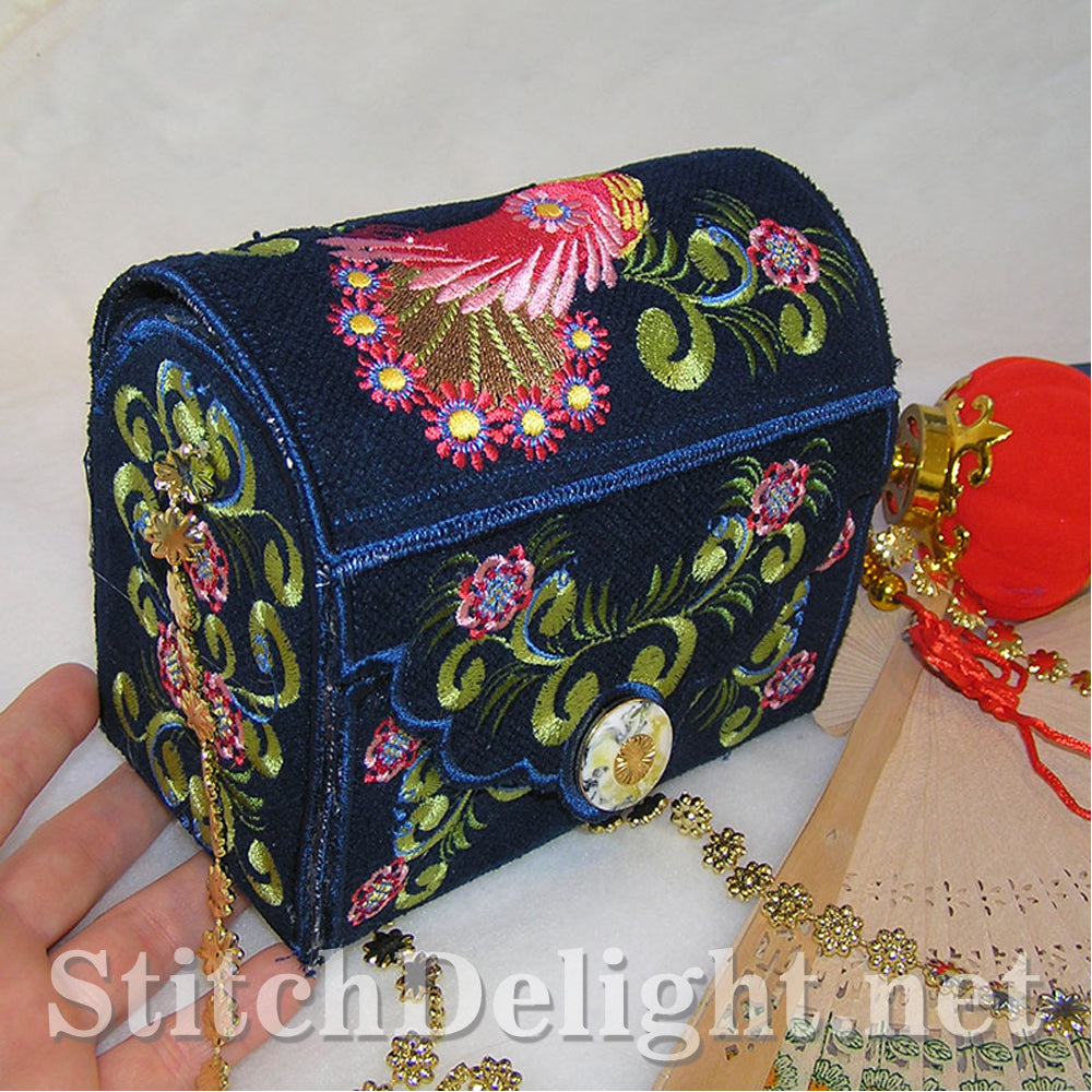 AE010 Oriental Peacock Purse