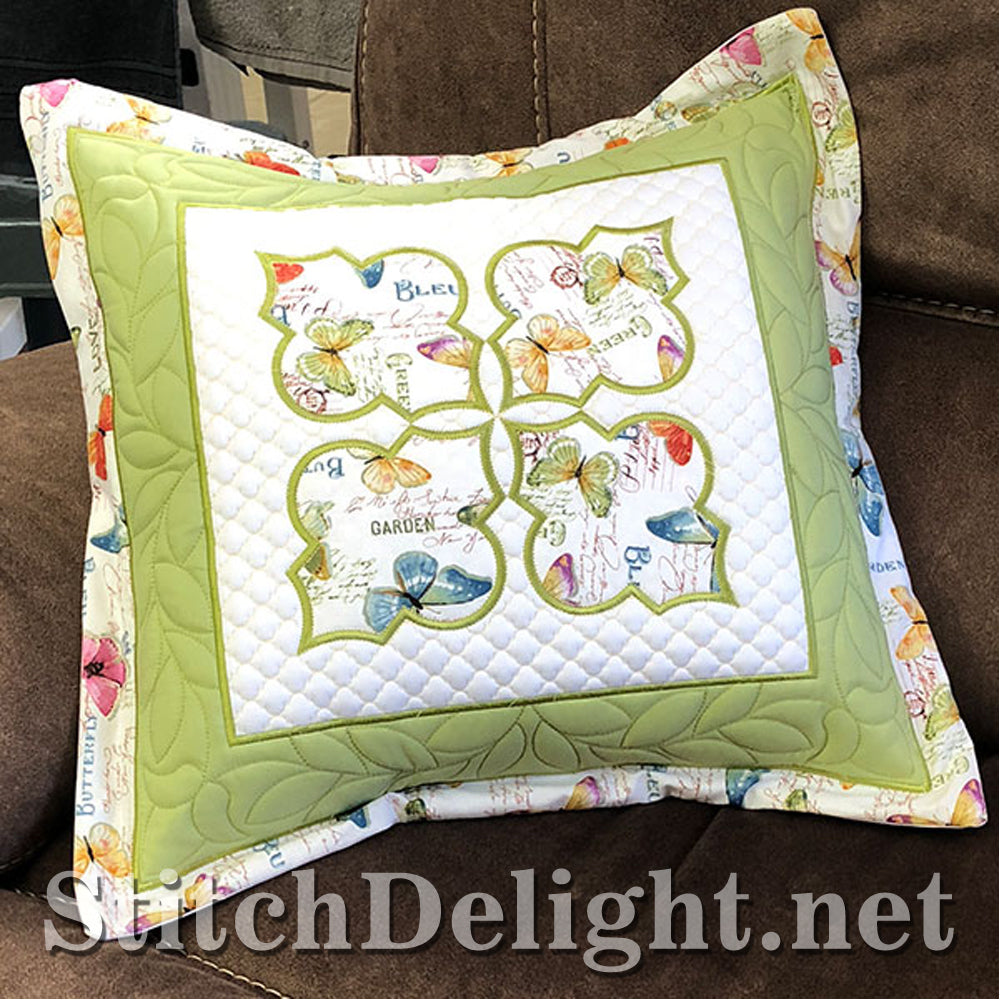 SDS1342 Quatrefoil Quilt Set