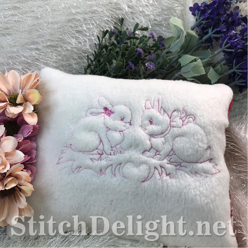 AE062 Bunnie Redwork