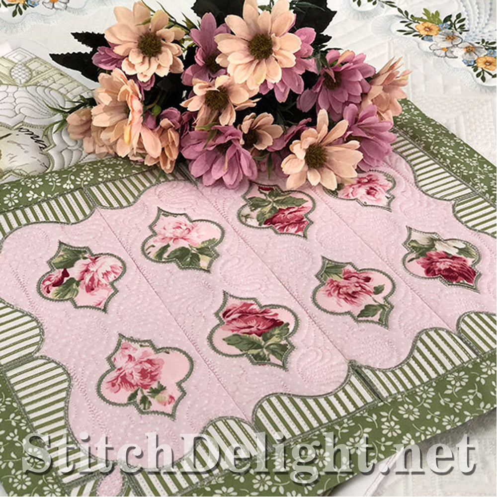 SDS1342 Quatrefoil Quilt Set