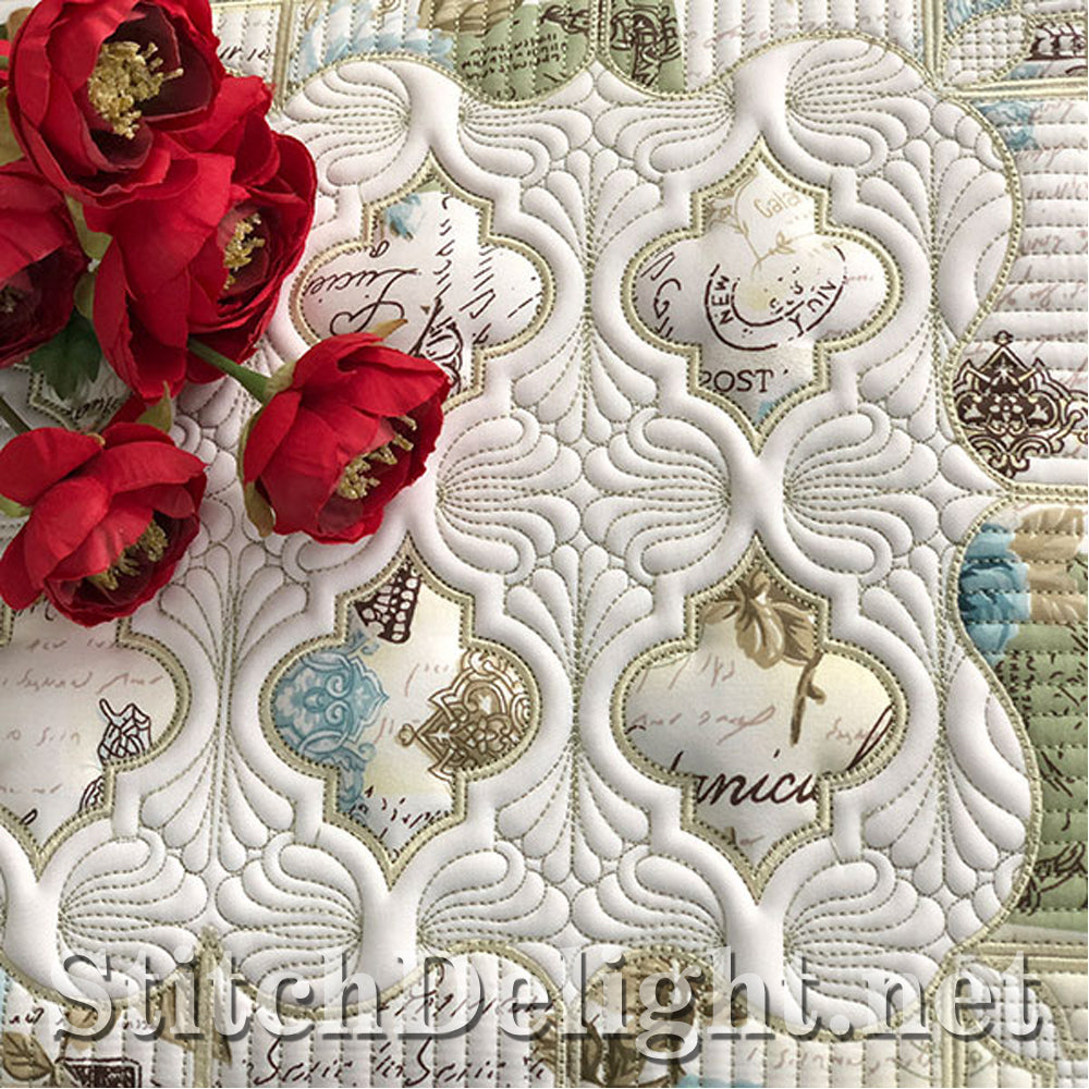 SDS1342 Quatrefoil Quilt Set