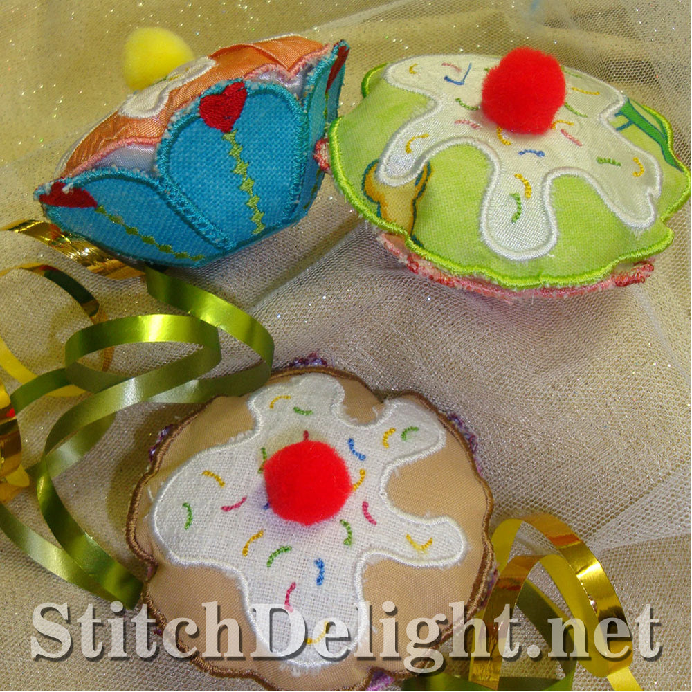 SD0877 CupCake Pincushions