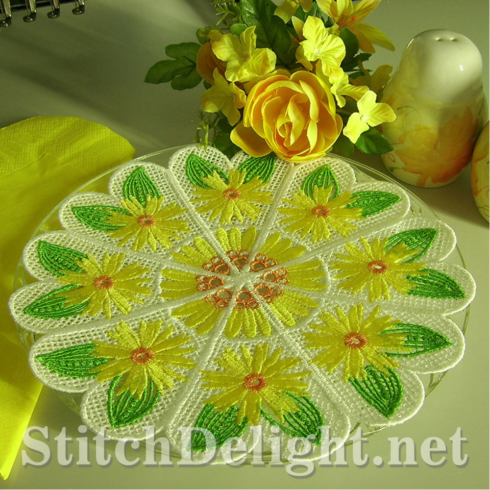 AE038 Daisy Doily