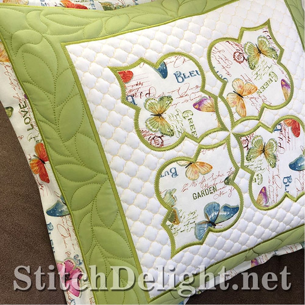 SDS1342 Quatrefoil Quilt Set