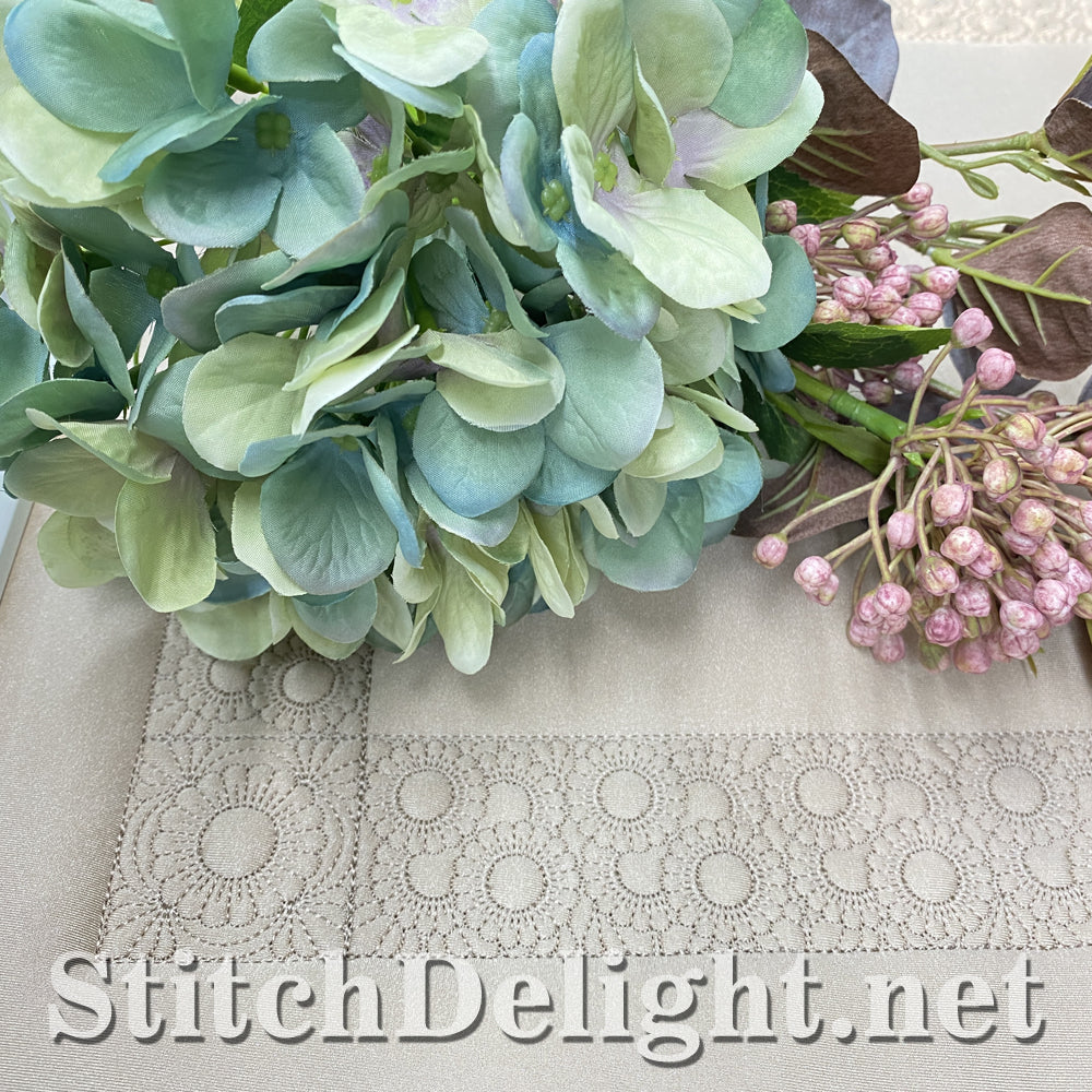 SDS1763 Mandala Rainbow Border and Corner