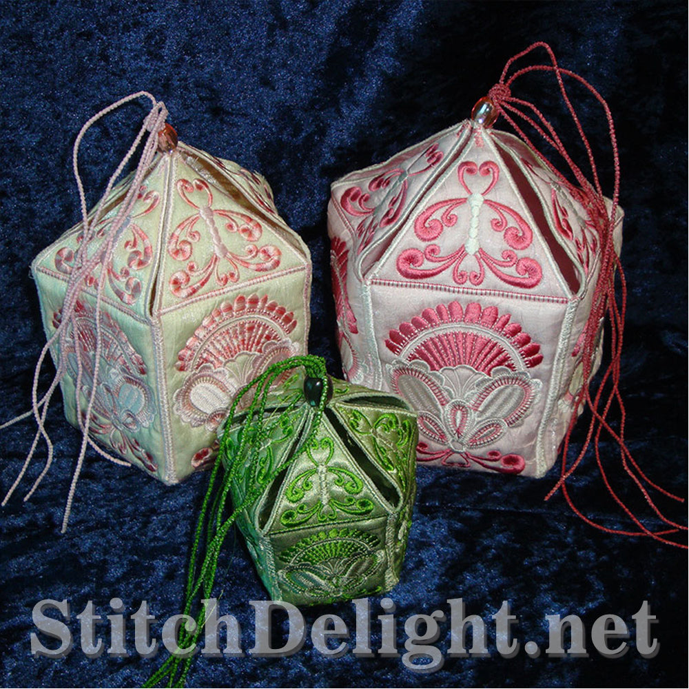 AE005 Goldwork Clutch Purses