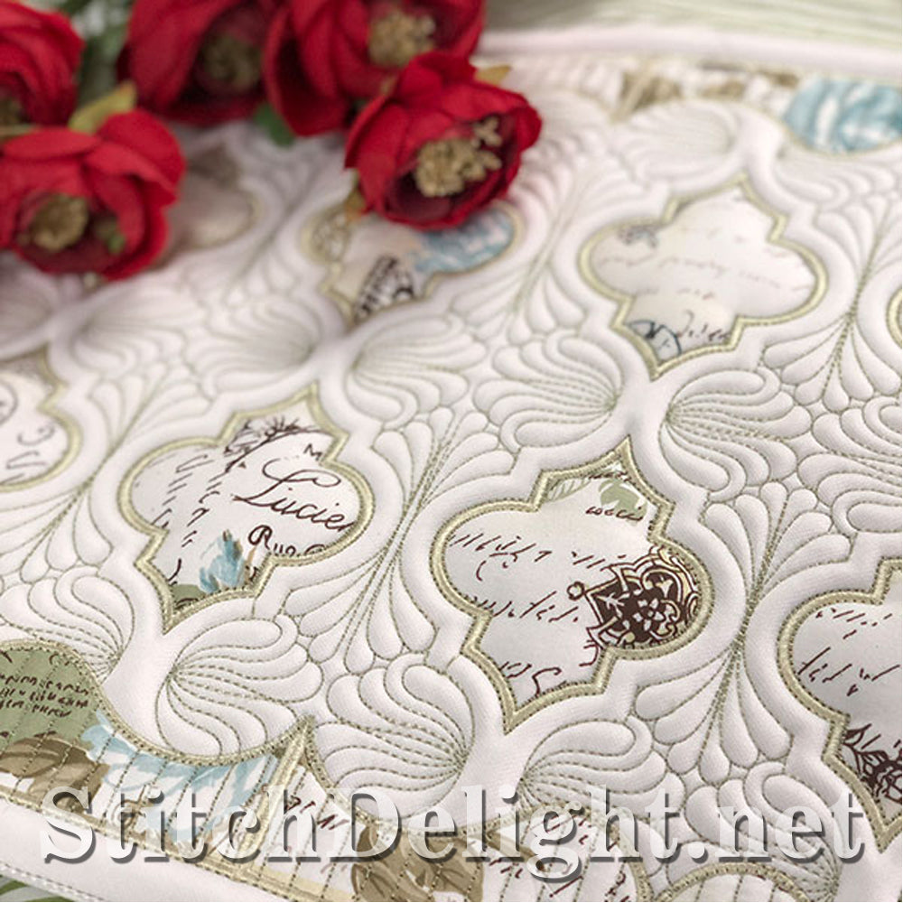 SDS1342 Quatrefoil Quilt Set