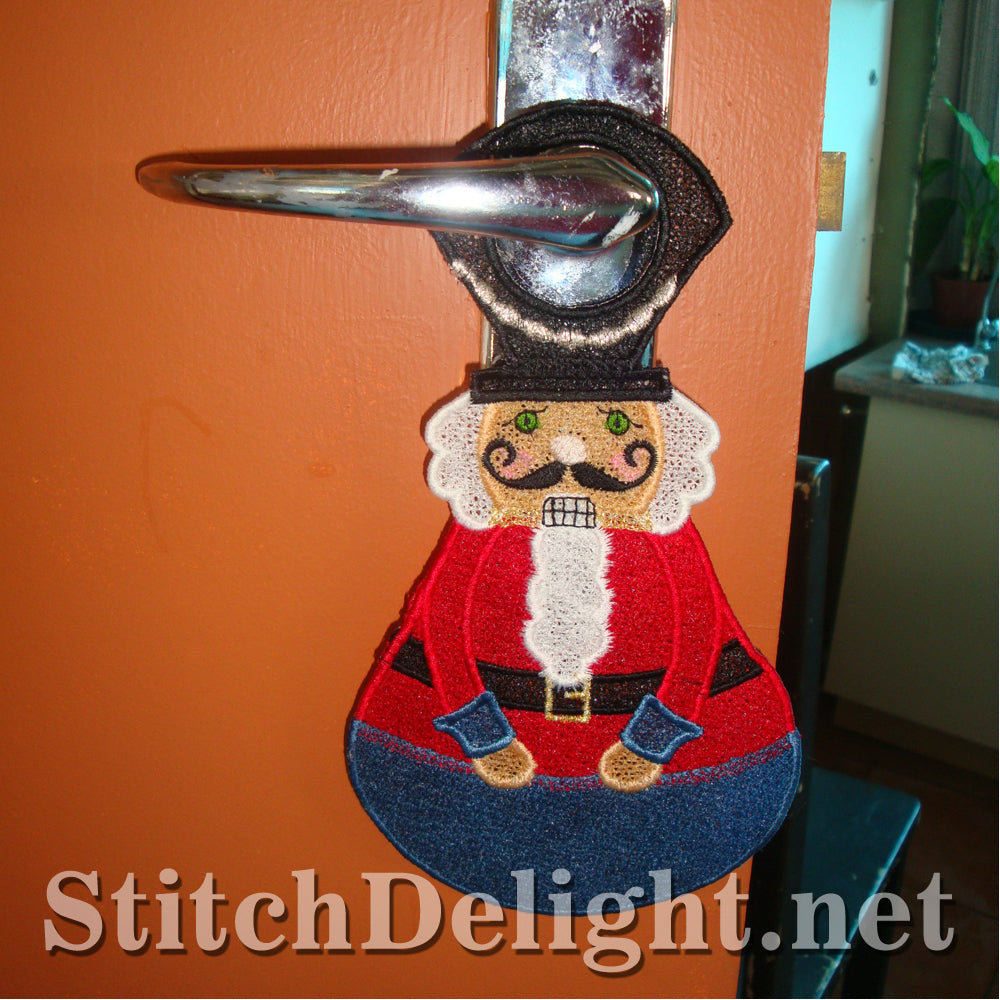 SD1056 Nutcracker Bottle Apron