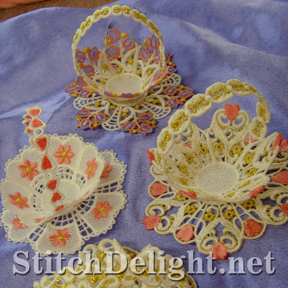 SD0573 Nutcup Baskets and Doilies