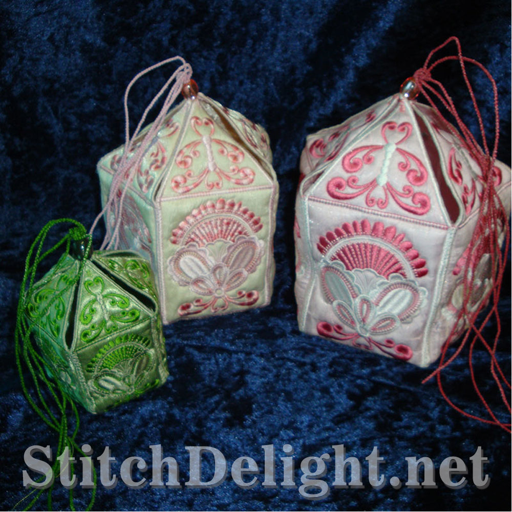 AE005 Goldwork Clutch Purses