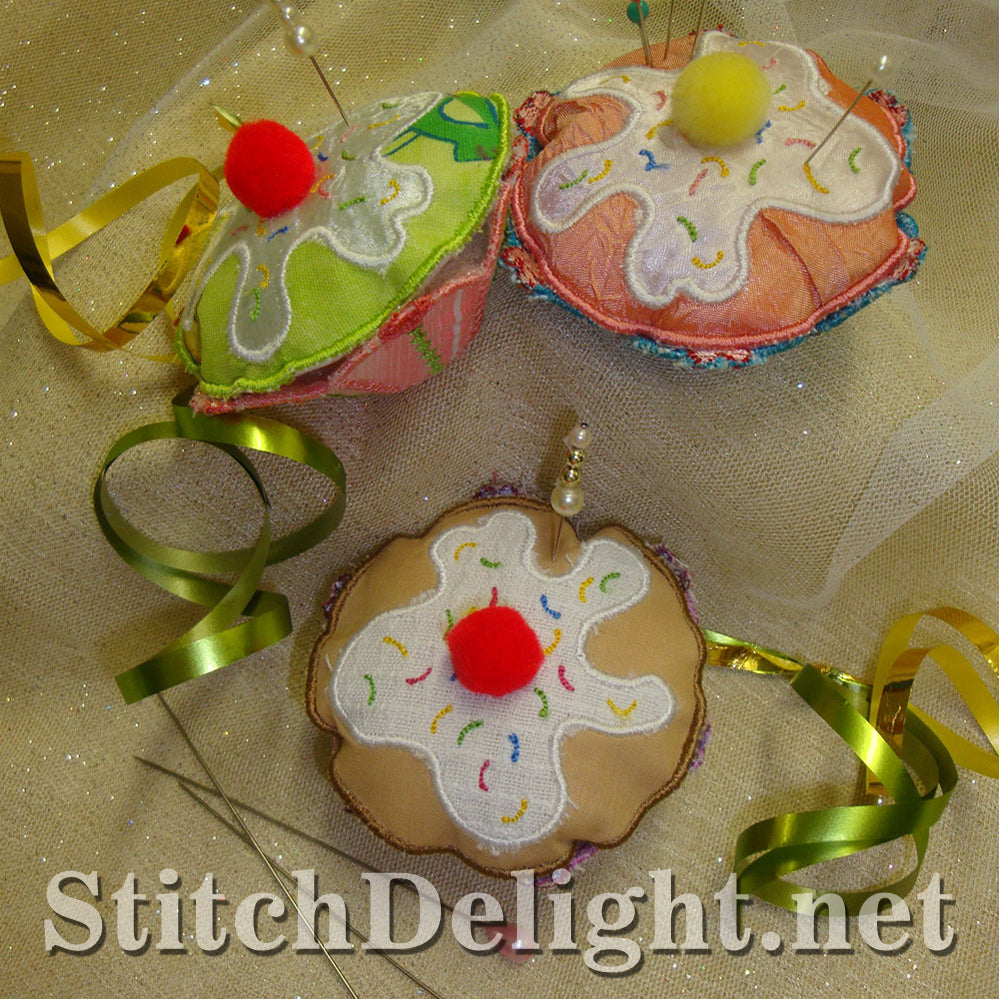 SD0877 CupCake Pincushions