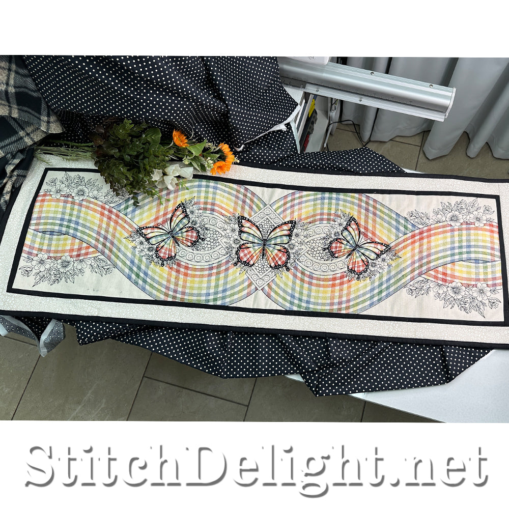 SDS4489 Gingham Butterfly Runner