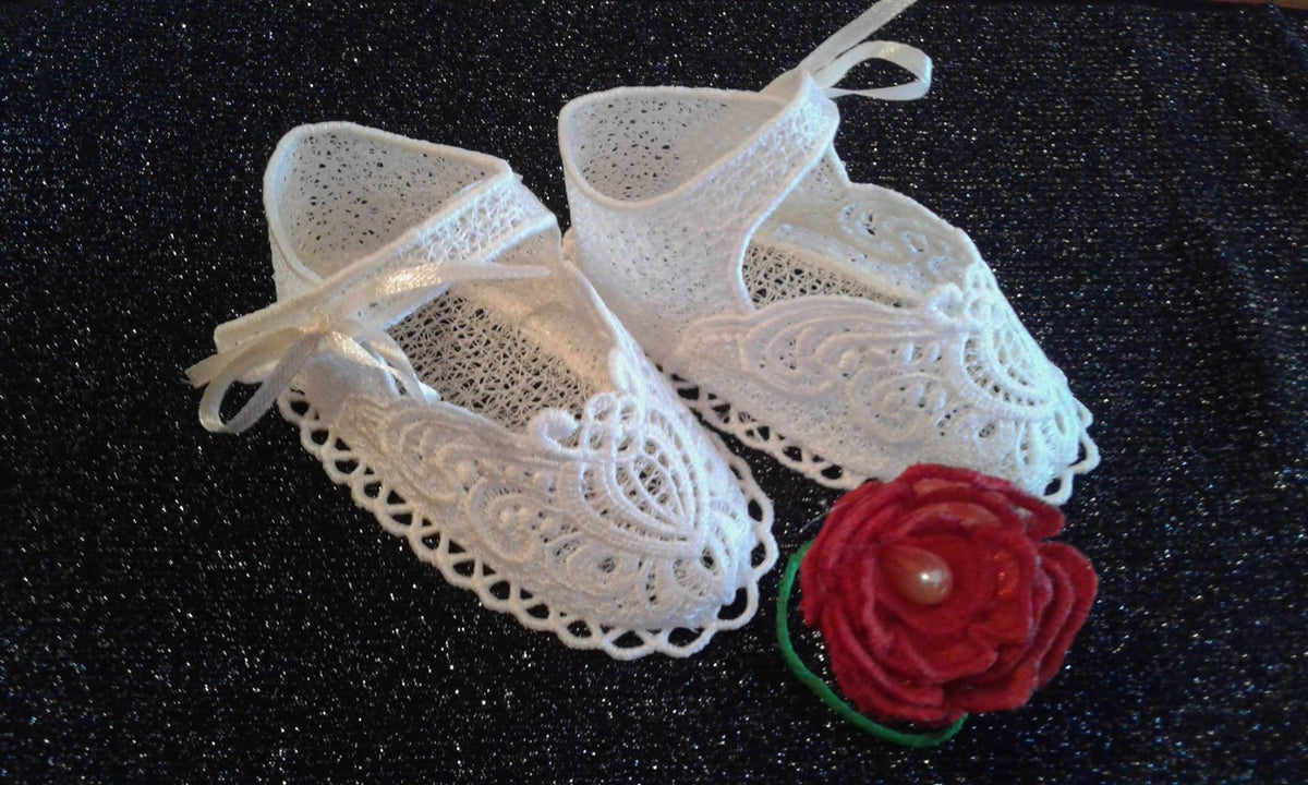 Made by: Luliana – Lace Baby Shoe 2 machine embroidery