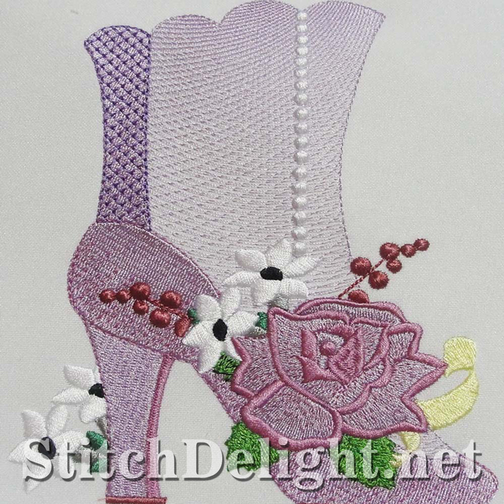 This gorgeous single design for the 4x4 hoop elegant boots. Stitch onto vanity bags or make a stunning quilt