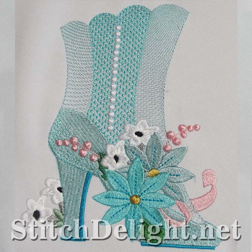 This gorgeous single design for the 4x4 hoop elegant boots. Stitch onto vanity bags or make a stunning quilt