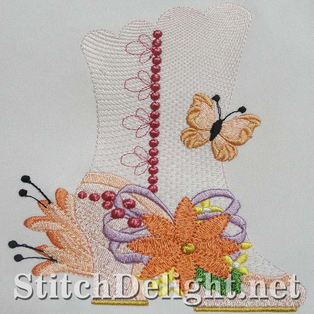 This gorgeous single design for the 4x4 hoop elegant boots. Stitch onto vanity bags or make a stunning quilt