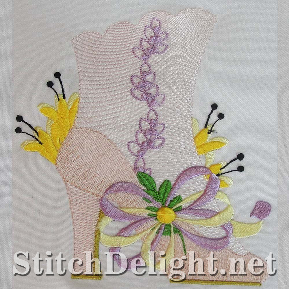 This gorgeous single design for the 4x4 hoop elegant boots. Stitch onto vanity bags or make a stunning quilt