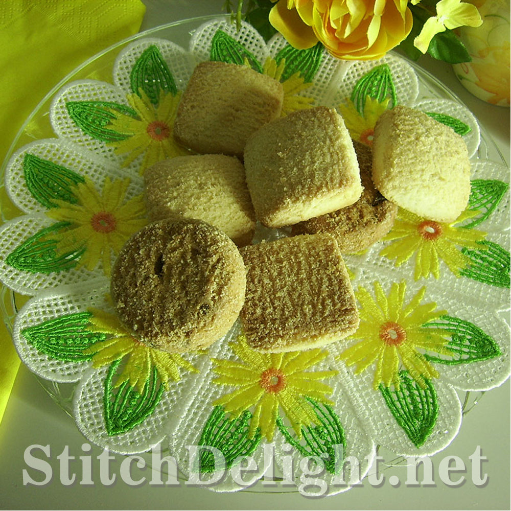 AE038 Daisy Doily