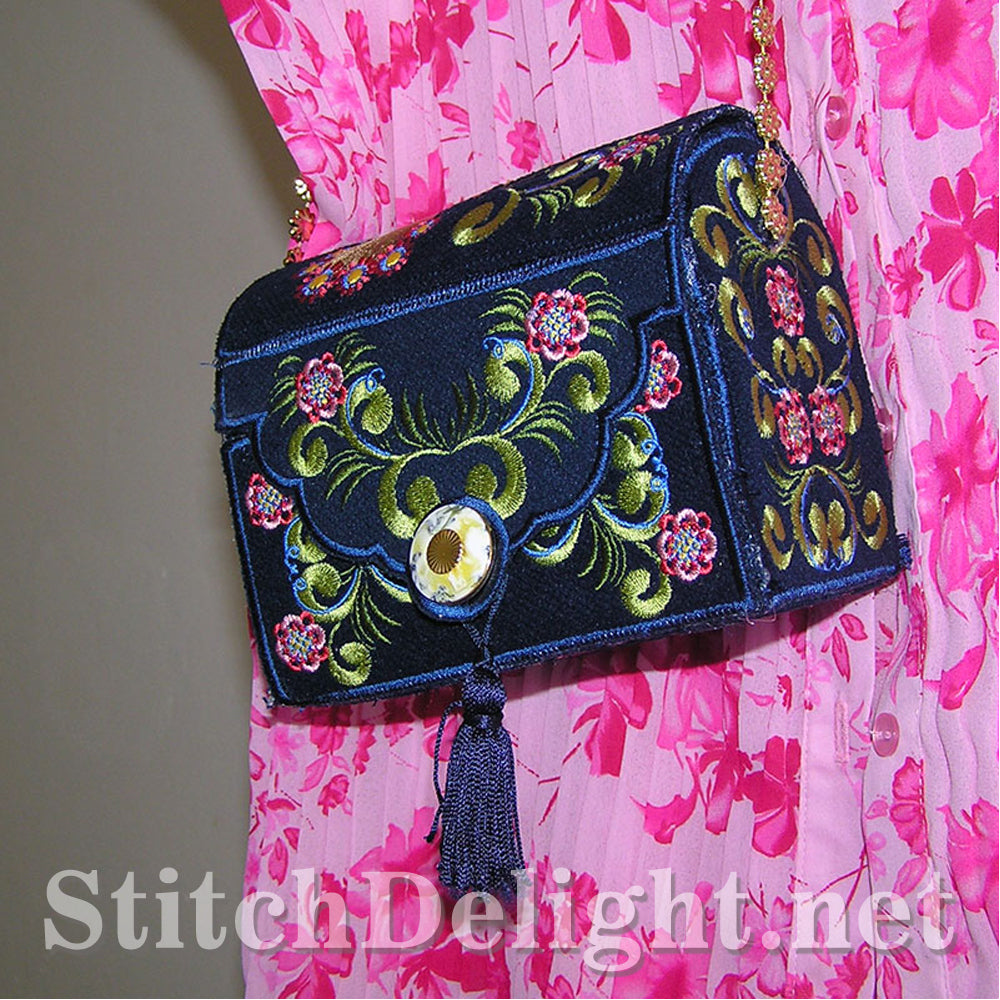 AE010 Oriental Peacock Purse